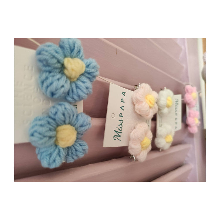 Crochet flower hair clips