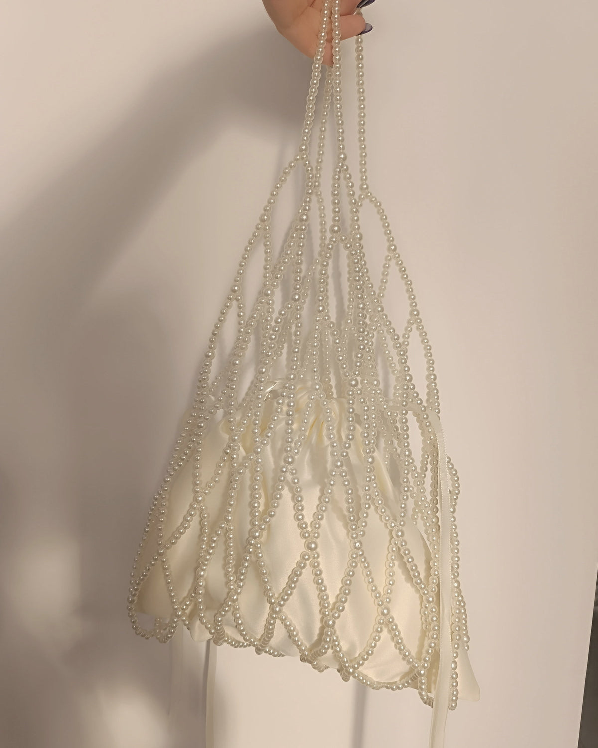 Velia – faux pearl net bag, lifestyle shot